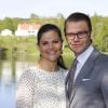 Victoria et Daniel de Suède étaient en visite à Ockelbo, le village d'enfance du prince Daniel, du 19 au 21 mai 2011. Des moments de rencontres, de détente, de fantaisie, de tendresse... et de retrouvailles avec la famille du prince !