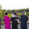Victoria et Daniel de Suède étaient en visite à Ockelbo, le village d'enfance du prince Daniel, où il a pu retrouver sa famille, du 19 au 21 mai 2011. Des moments de rencontres, de détente, de fantaisie, de tendresse... et de retrouvailles avec la famille du prince !