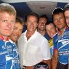 Après Landis et Hamilton, Lance Armstrong doit faire face aux révélations de son ami et ancien loyal lieutenant George Hincapie, qui a confié aux enquêteurs fédéraux avoir vu le Boss se doper... Photo : en 2003, l'US Postal sur le Tour de France, à Narbonne. Landis à gauche, Armstrong au centre, Hincapie à droite.