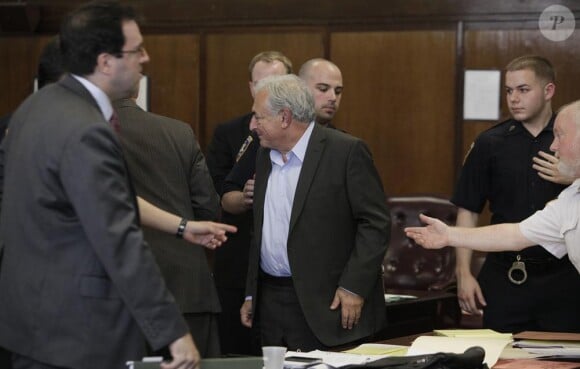 DSK en audience au tribunal sous le regard de sa femme et sa fille, il attend sa libération conditionnelle le 19 mai 2011