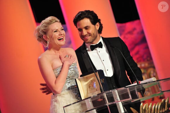 Kirsten Dunst, prix d'interprétation pour Melancholian et Edgar Ramirez lors de la remise des prix du festival de Cannes le 22 mai 2011