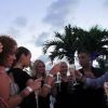 Les anges dans un bar lounge, dans les Anges de la télé-réalité 2, Miami Dreams !