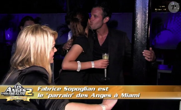 Fabrice rejoint les Anges lors de leur soirée, dans les Anges de la télé-réalité 2, Miami Dreams !