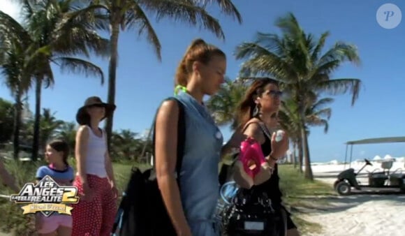 Direction la plage pour les filles, dans les Anges de la télé-réalité 2, Miami Dreams !