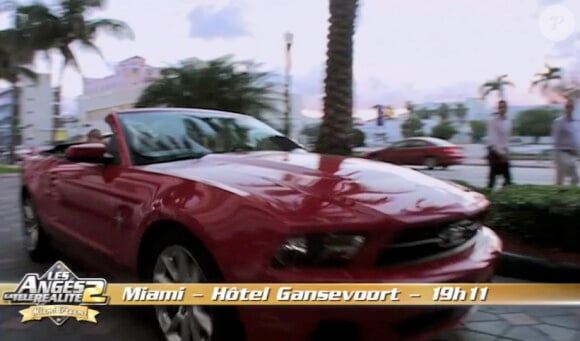 Les filles font les folles dans la voiture, dans les Anges de la télé-réalité 2, Miami Dreams !