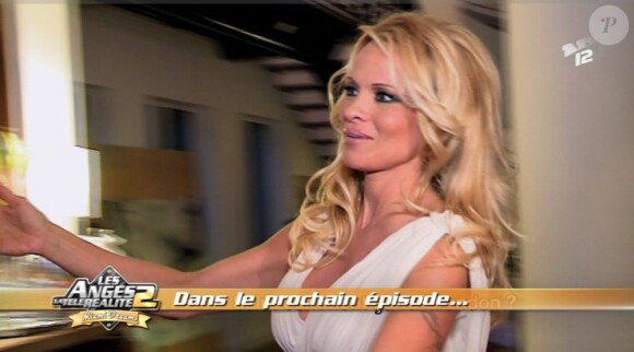 Pamela Anderson fait son entrée dans la villa dans les Anges de la télé réalité 2, vendredi 27 mai à 17h50