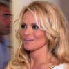 Pamela Anderson fait connaissance avec les anges dans la villa dans les Anges de la télé réalité 2, vendredi 27 mai à 17h50