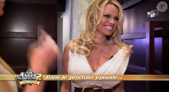 Pamela Anderson dans la villa dans les Anges de la télé réalité 2, vendredi 27 mai à 17h50