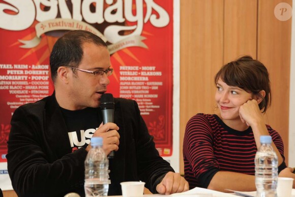 Luc Barruet et Emma de Caunes à la conférence de presse du festival Solidays, à Paris, le 25 mai 2011.