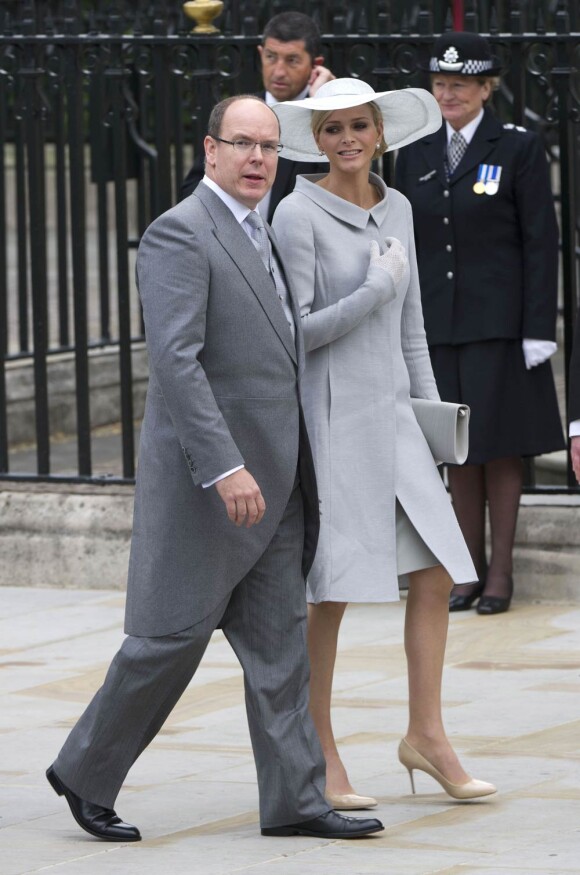 Le prince Albert de Monaco et Charlene Wittstock assistent au mariage de Kate Middleton et du prince William, le 29 avril 2011, à Londres.
