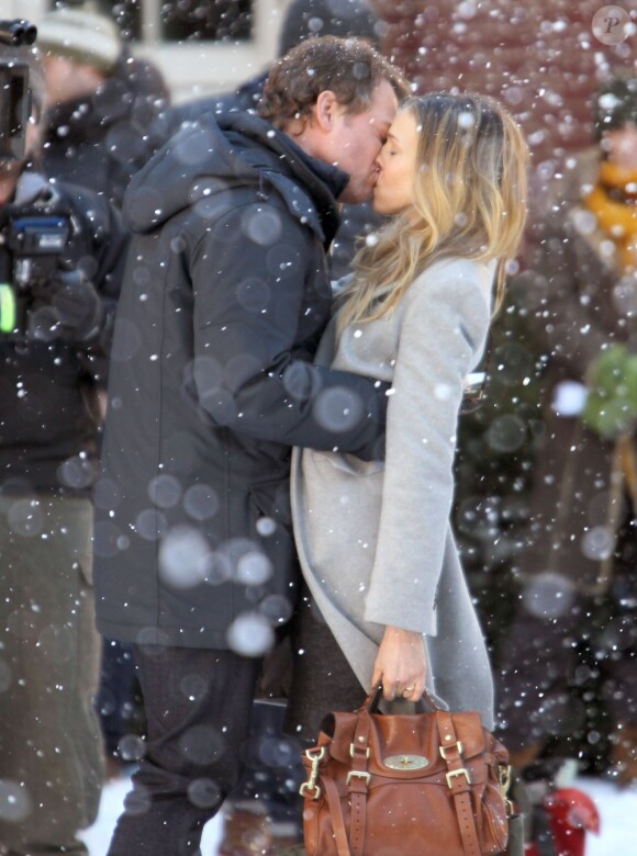 Sarah Jessica Parker et Greg Kinnear s'embrassent durant le tournage du film I Don't Know How She Does It, février 2011