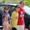 Jennifer Connelly se promène avec sa tribu au complet, ses deux fils Kai (né d'une précédente union) et Stellan ainsi que son mari Paul Bettany. New York, 28 mai 2011