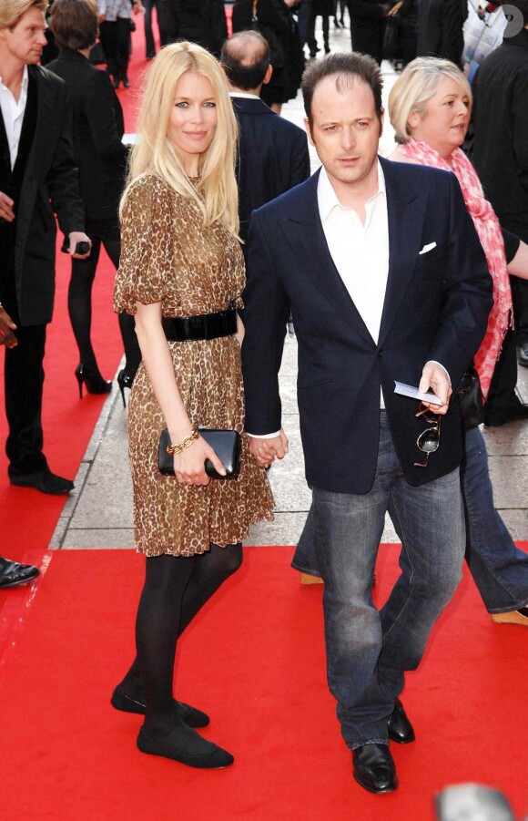 Le réalisateur Matthew Vaughn et son épouse Claudia Schiffer, à Londres le 13 avril 2008.