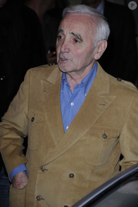 Charles Aznavour à la soirée de charité SOS Japon organisée par Jane Birkin au Théâtre du Châtelet à Paris, le 31 mai 2011.