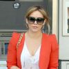 Hilary Duff s'arrête à un distributeur automatique de billets pour retirer de l'argent, à Los Angeles, jeudi 2 juin 2011.