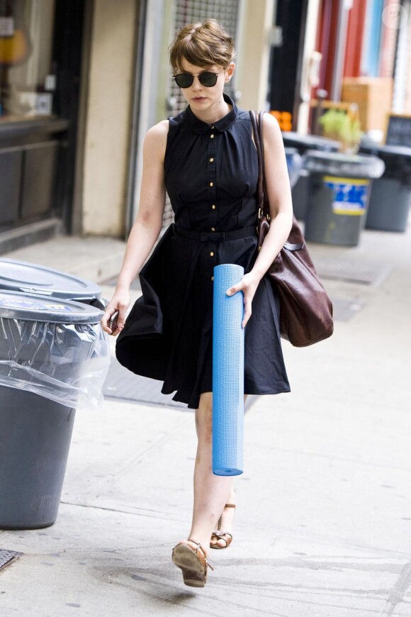 C'est en célibataire que Carey Mulligan se promène dans les rues de New York le 5 juin 2011