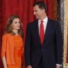 Letizia d'Espagne et le prince Felipe s'aiment depuis 2002... Le couple affiche sa complicité au palais de Madrid où il a reçu le gouverneur d'Australie, le 7 juin 2011