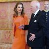 Letizia d'Espagne, radieuse, et son prince Felipe reçoivent le gouverneur général d'Australie, Quentin Bryce, et son mari au palais royal de Madrid, le 7 juin 2011
