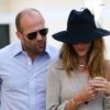 Jason Statham et sa petite amie Rosie Huntington-Whiteley sortent d'un déjeuner au Café Med à Beverly Hills le 9 juin 2011
