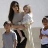 Angelina Jolie est la maman de six enfants : Maddox, 9 ans, Pax, 7 ans, Zahara, 6 ans, (tous trois adoptés) Shiloh, 5 ans et les jumeaux Knox et Vivienne, 3 ans en juillet. Nouvelle Orléans, 20 mars 2011