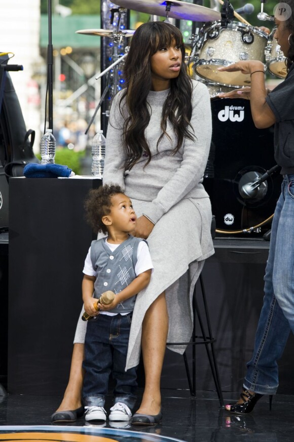Jennifer Hudson est une maman comblée avec son fils de deux ans, David Daniel Otunga Jr. New York, 14 juin 2011