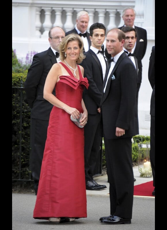 Le prince Edward et son épouse la comtesse Sophie de Wessex la veille du mariage de Kate Middleton et du prince William le 28 avril 2011 à Londres