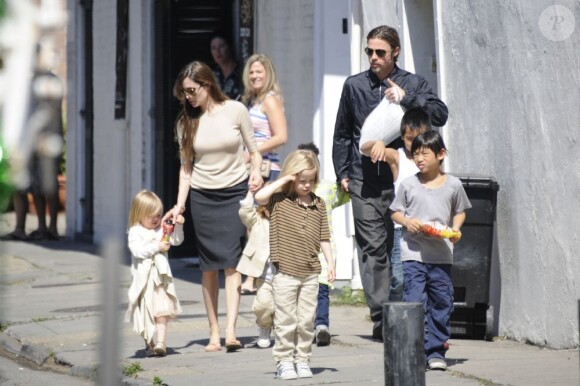 Angelina Jolie et Brad Pitt en famille et au complet 