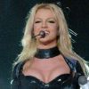 Britney Spears entame le sensuel Onyx Hotel Tour en 2004.