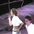 Britney interprète  Sometimes  lors de son  Crazy 2K Tour  en 2000.