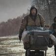 Dans le film La Route, Viggo Mortensen fait tout pour que son fils survive malgré la cruauté de la réalité. Poignant.