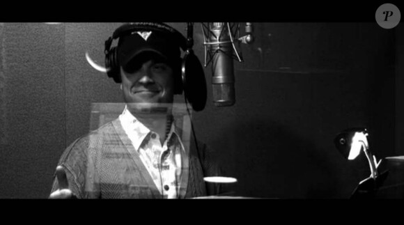 Robbie Williams et Brad Paisley en studio pour enregistrer Collision of Worlds pour Cars 2, attendu le 27 juillet 2011.