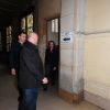 John Galliano sort du tribunal à Paris le 22 juin 2011
