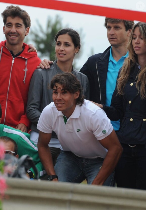 Xisca Perello, en couple avec le champion depuis quatre ans, a désormais sa place au sein du clan Nadal.
Rafael Nadal est allé fêter son triomphe de Roland-Garros 2011 à Disneyland Paris, le 6 juin 2011. Ses proches et sa petite amie Xisca Perello en étaient.