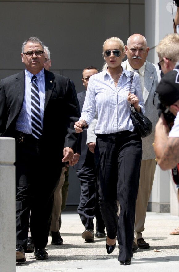 Lindsay Lohan sort du tribunal Airport Branch Courthouse à Los Angeles, le 23 juin 2011