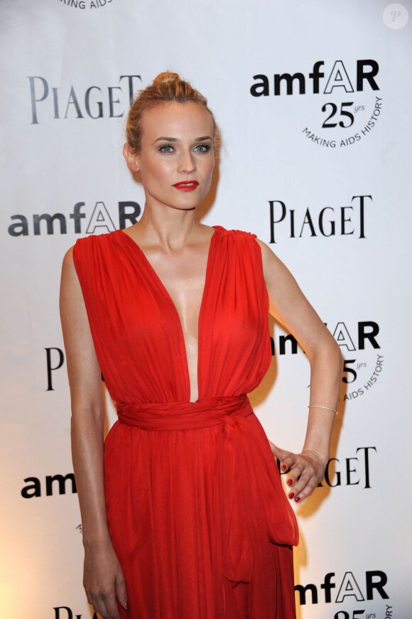 Diane Kruger lors d'un dîner de l'amfAR à Paris au Pavillon Gabriel le 23 juin 2011