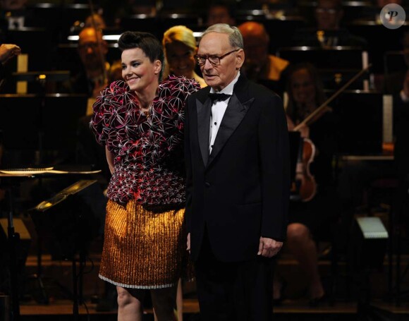 Björk reçoit le Polar Music Prize, à Stockholm, le 30 août 2010. Ici avec Ennio Morricone, également primé. 