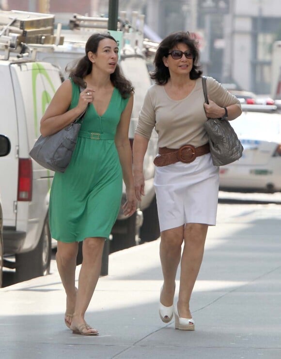 Anne Sinclair et la fille de son époux, Vanessa Strauss-Kahn, le 8 juin 2011, à New York.