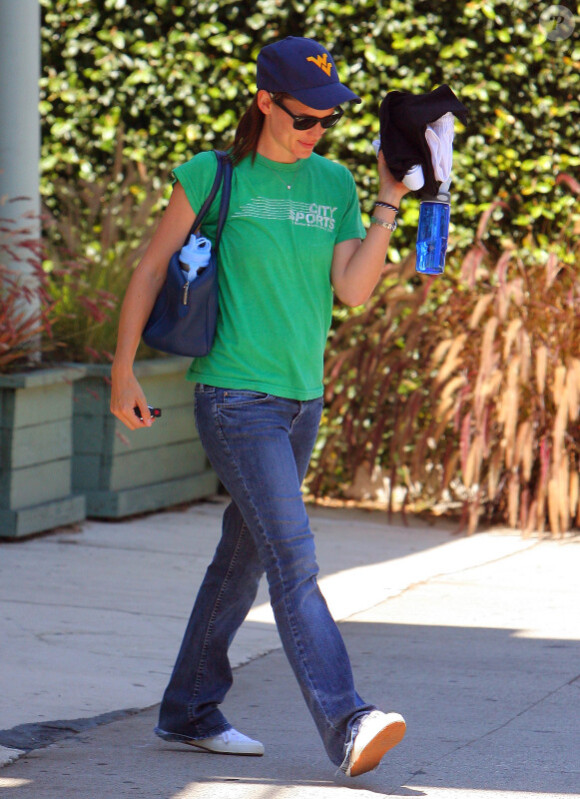Jennifer Garner en mode baby-sitter à Santa Monica, le 30 juin 2011.