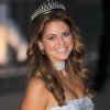 Rayonnante et tout simplement superbe dans sa robe gris perle, la princesse Madeleine de Suède était, comme souvent, escortée par son frère le prince Carl Philip sur le tapis rouge du dîner en l'honneur des jeunes mariés Albert et Charlène sur la terrasse éphémère du Casino de Monte-Carlo.
Après le festival des têtes couronnées sur le tapis rouge du Palais princier, le prince Albert et la princesse Charlene étaient gratifiés par leurs convives royaux d'un véritable feu d'artifice d'élégance pour le dîner donné sur les terrasses du Casino de Monte-Carlo, le 2 juillet 2011 au soir.