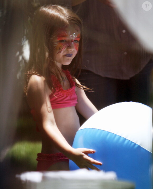 La petite Suri Cruise s'est transformée en charmant papillon pour l'anniversaire de son papa chéri ! Miami, 3 juillet 2011