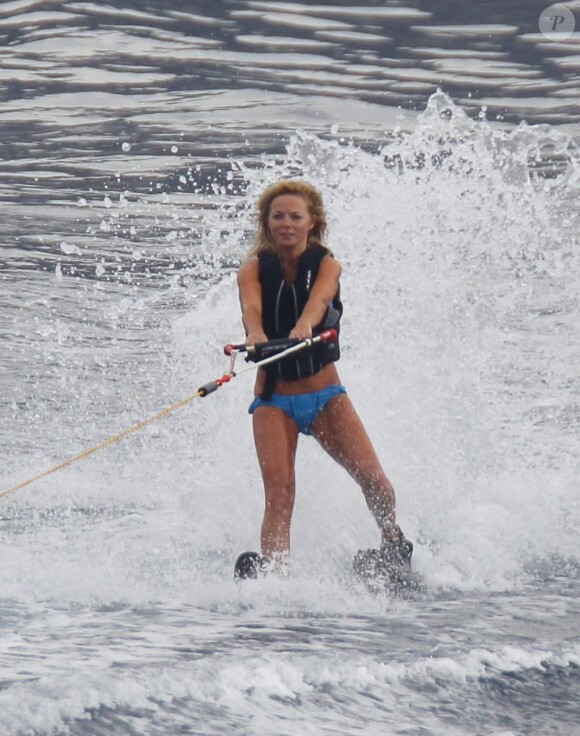 Sportive en jet-ski, Geri Halliwell s'éclate  au large de Saint-Jean-Cap-Ferrat le 18 juin 2011