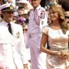 La princesse Madeleine de Suède est apparue lumineuse, rayonannt au bras de son frère le prince Carl Philip, lors du mariage du prince Albert et de la princesse Charlene, à Monaco, le 2 juillet 2011.