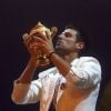 Novak Djokovic a dédié son trophée de Wimbledon à son pays, la Serbie, lundi 4 juillet 2011 à Belgrade.