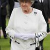 Le 5 juillet 2011, la reine Elizabeth II donnait une garden party dans sa résidence d'été à Edimbourg, Holyroodhouse, où se déroulera la réception du mariage de Zara Phillips fin juillet.