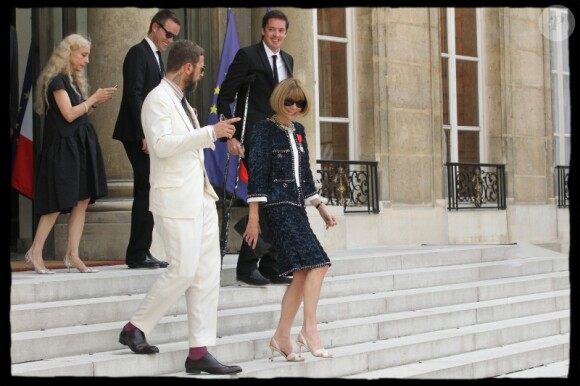 Anna Wintour, très fière, a été décorée par le président Nicolas Sarkozy. Elle vient d'être faire Chevalier de la Légion d'honneur. La cérémonie a eu lieu à L'Elysée le 6 juillet 2011. 