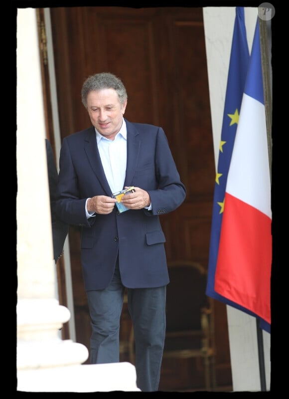 Michel Drucker a assisté à la décoration d'Anna Wintour par Nicolas Sarkozy le 6 juillet 2011 à l'Elysée.
