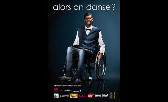 Stromae pour la campagne de l'ASBL Access-I, pour que les handicapés moteur puissent avoir accès aux festivals