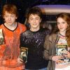Daniel Radcliffe, Emma Watson et Rupert Grint en 2003 pour le lancement du DVD de Harry Potter et la Chambre des secrets