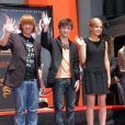 Daniel Radcliffe, Emma Watson et Rupert Grint laissent leus empreintes, à l'aube de la sortie de Harry Potter et l'Ordre du Phénix en 2007 