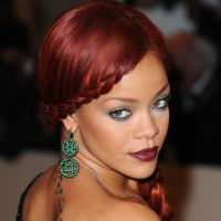Rihanna chasse Megan Fox et dévoile ses dessous pour Armani